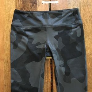 Alo Yoga Camo Leggings M